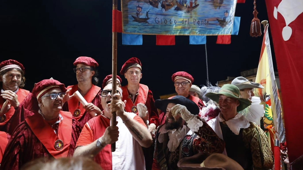 La festa di Mezzogiorno. (. foto Del Punta per Valtriani La festa di Mezzogiorno. (. foto Del Punta per Valtriani