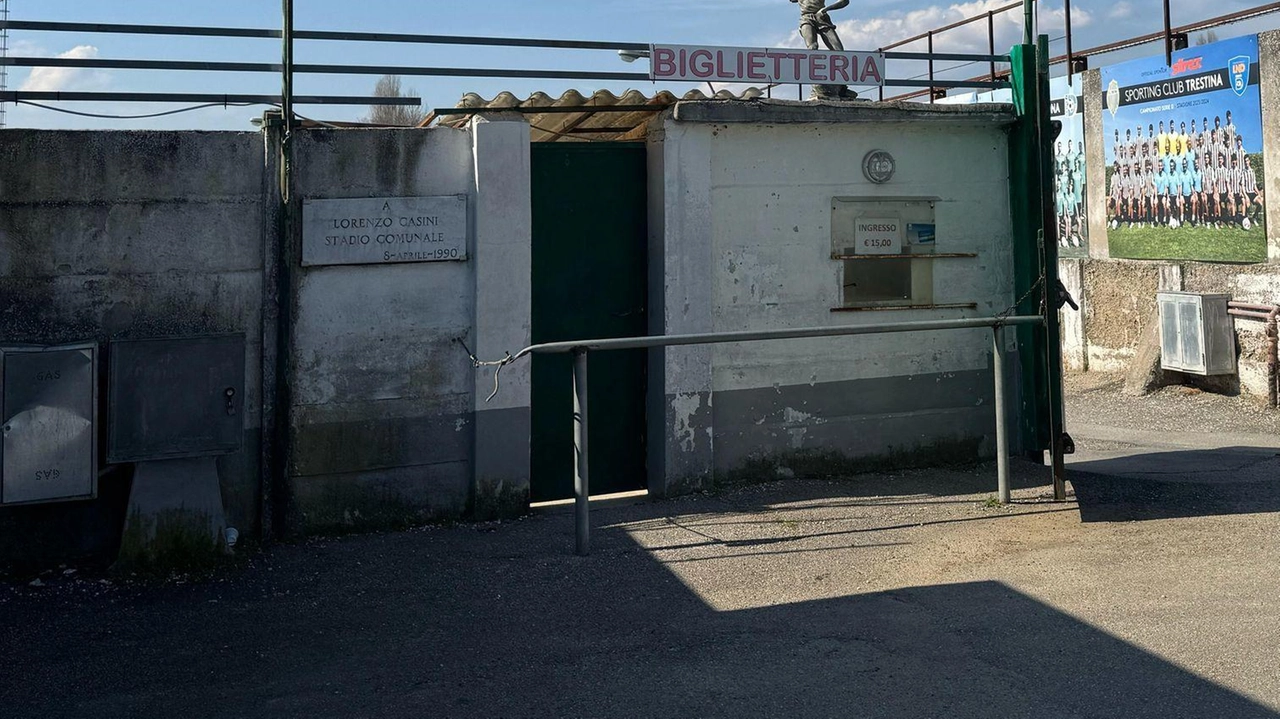 L’ingresso dello stadio ’Casini’ di Trestina dove la squadra bianconera gioca le partite interne del campionato di serie D L’ingresso dello stadio ’Casini’ di Trestina dove la squadra bianconera gioca le partite interne del campionato di serie D