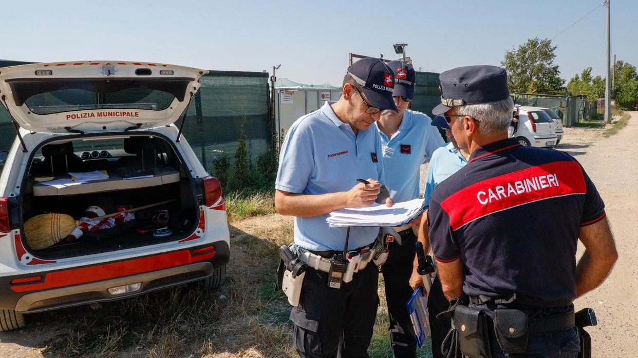 In via Mammoli l’accertamento congiunto di carabinieri forestali di Ceppeto e polizia municipale campigiana (FotocronacheGermogli)