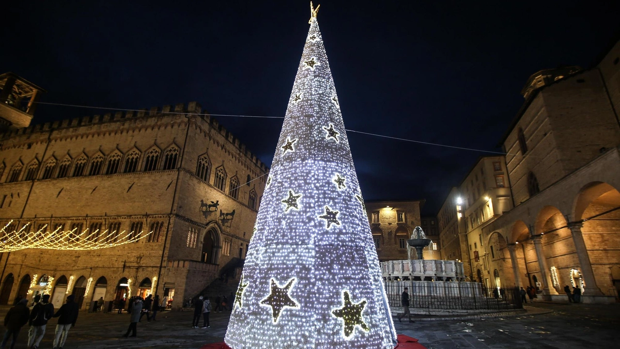 La magica atmosfera del Natale continua a respirarsi nel centro storico. Colpo d’occhio suggestivo grazie ai mercatini in corso Vannucci,... La magica atmosfera del Natale continua a respirarsi nel centro storico. Colpo d’occhio suggestivo grazie ai mercatini in corso Vannucci,...