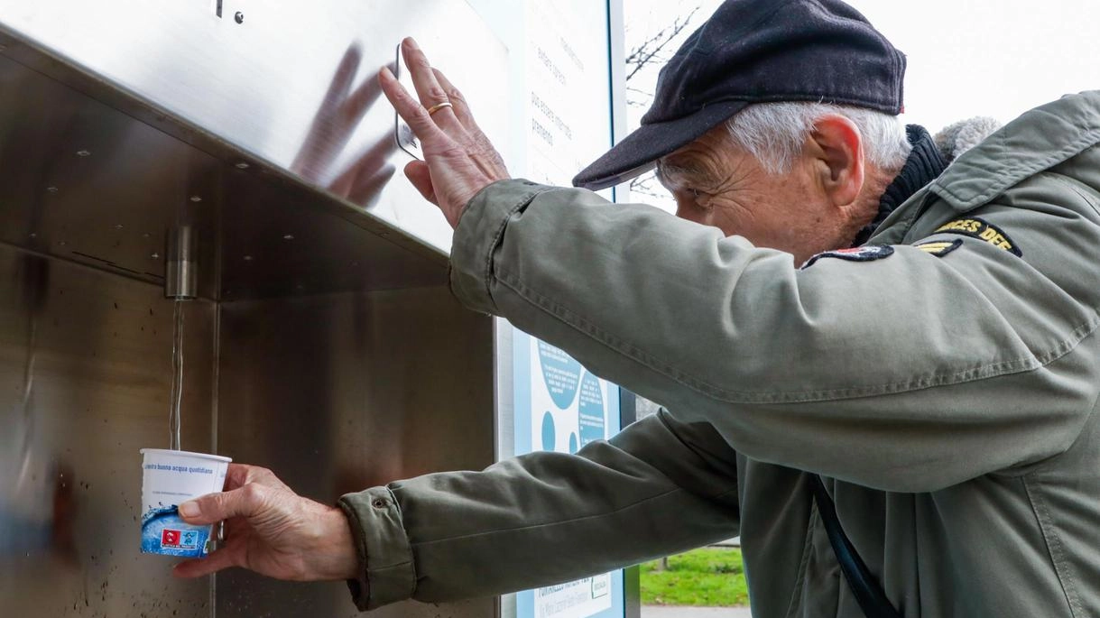 L’acqua pubblica in tutti i quartieri di Scandicci. Con l’arrivo del fontanello di via Paisiello nella zona del Parco dell’Acciaiolo,... L’acqua pubblica in tutti i quartieri di Scandicci. Con l’arrivo del fontanello di via Paisiello nella zona del Parco dell’Acciaiolo,...