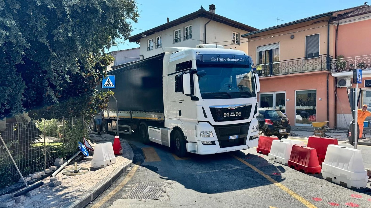 Una data storica, come sottolinea il Comune, che evidenzia la scorrevolezza e il minore inquinamento . Ma l’innesto di Lunata per i camion in arrivo da Pescia è problematico. Le proteste di Confartigianato. Una data storica, come sottolinea il Comune, che evidenzia la scorrevolezza e il minore inquinamento . Ma l’innesto di Lunata per i camion in arrivo da Pescia è problematico. Le proteste di Confartigianato.