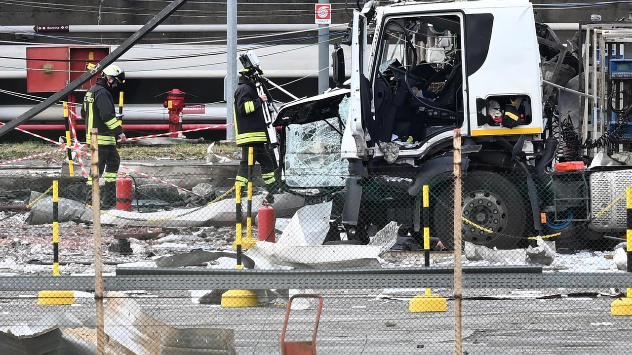 Un particolare dell’esplosione che ha causato cinque morti Un particolare dell’esplosione che ha causato cinque morti