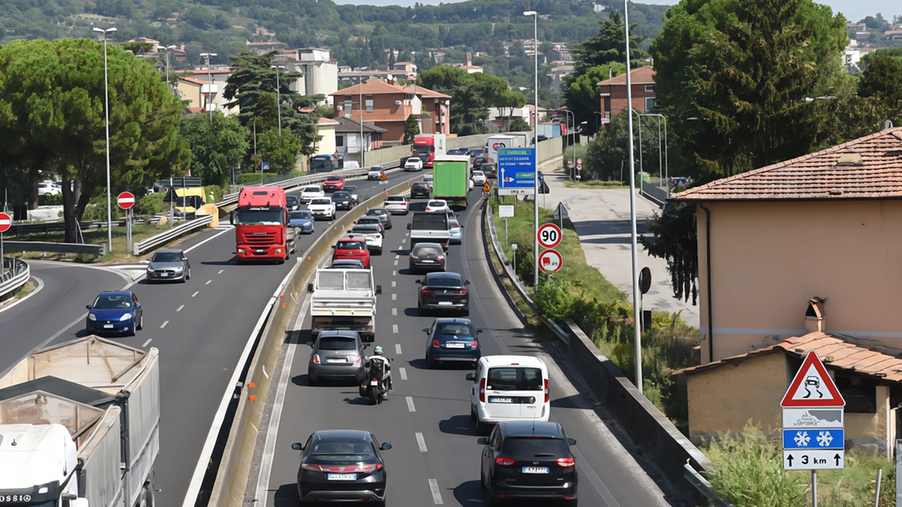 Il tratto urbano di Raccordo Perugia-Bettolle ed E45 passa a pochi metri dalle case