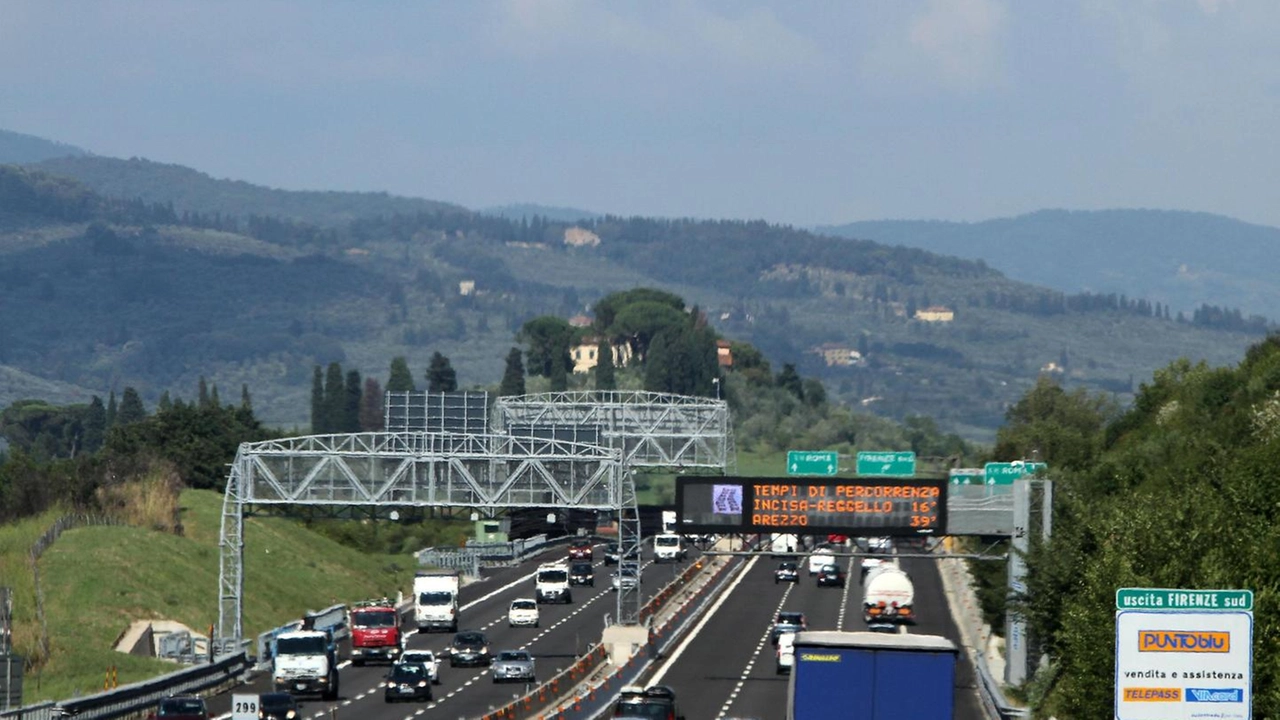 Traffico in autostrada (Ansa)