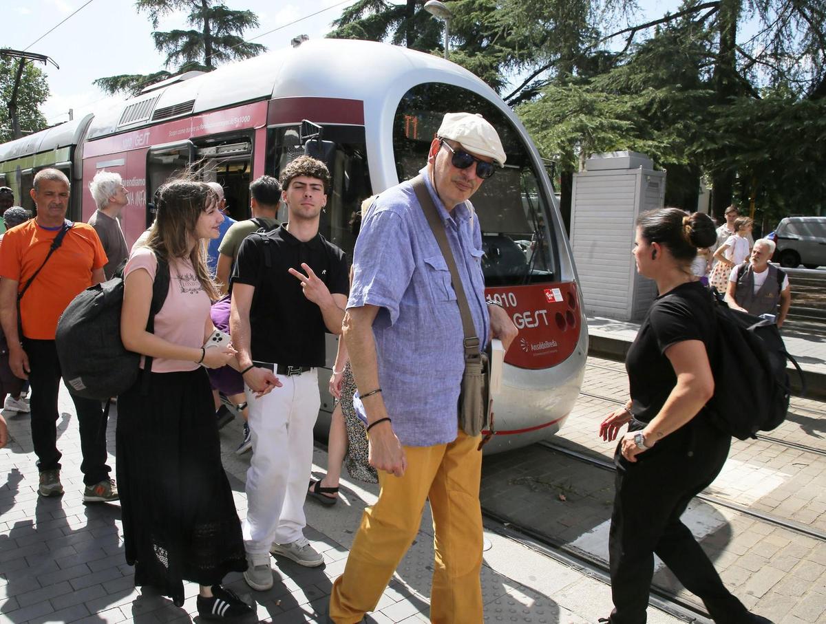 Abbonamenti su misura. Più viaggi, meno paghi. Bus e tram low cost: "Noi primi in Italia"