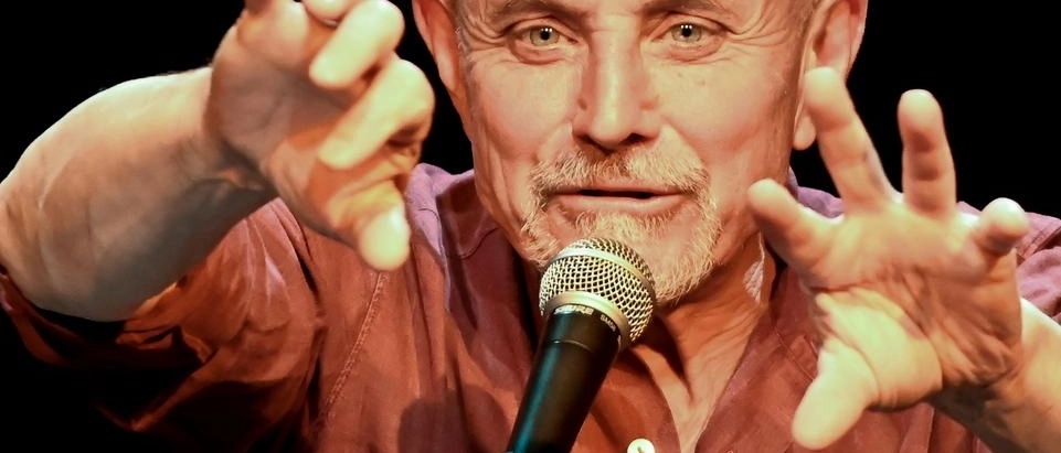 Un racconto di ‘Di isole e di città’. In scena l’attore Giuseppe Cederna e il grecista Giorgio Ieranò