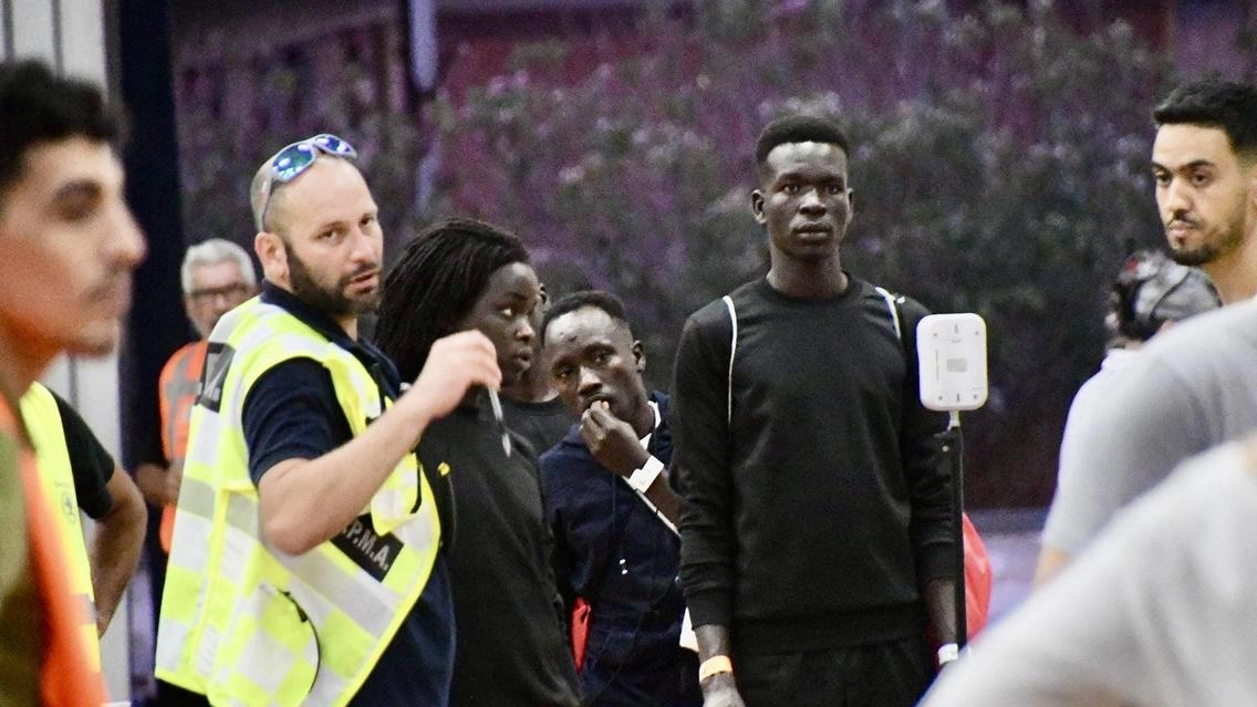 Uno dei 19 sbarchi di migranti avvenuto nel porto di Marina di Carrara: il primo è datato 30 gennaio 2023 Uno dei 19 sbarchi di migranti avvenuto nel porto di Marina di Carrara: il primo è datato 30 gennaio 2023