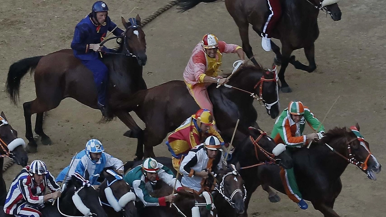 Sommario: Scadenza per presentare memorie sulle contestazioni al Palio di Siena. Contrade e fantini in attesa, ma il meccanismo rigido suscita malcontento e timori per il futuro della tradizione. Sommario: Scadenza per presentare memorie sulle contestazioni al Palio di Siena. Contrade e fantini in attesa, ma il meccanismo rigido suscita malcontento e timori per il futuro della tradizione.