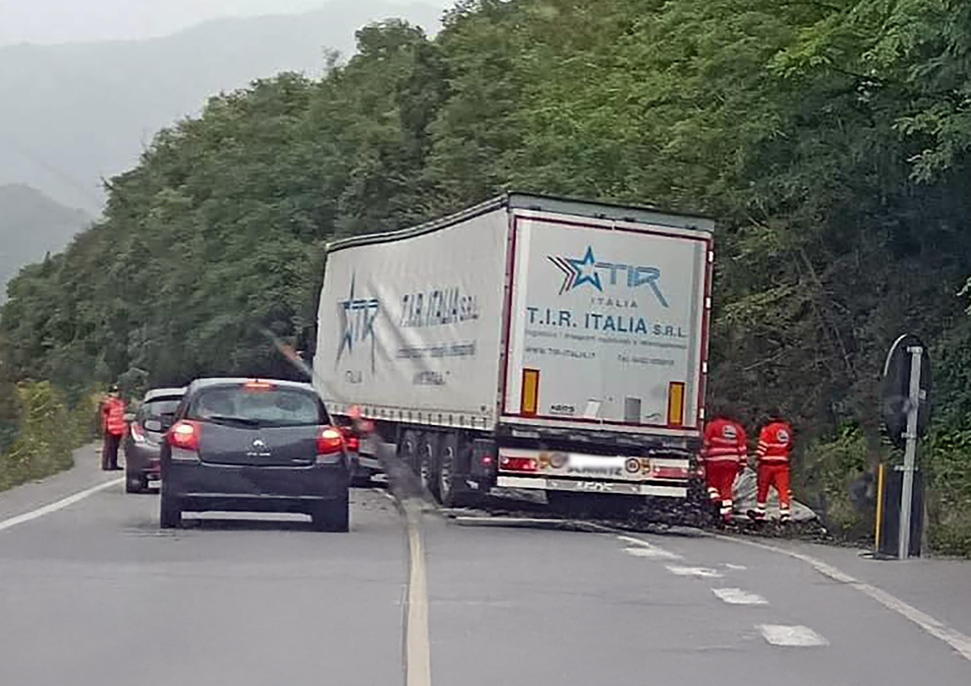 In auto contro un tir. Soccorso con “Pegaso“