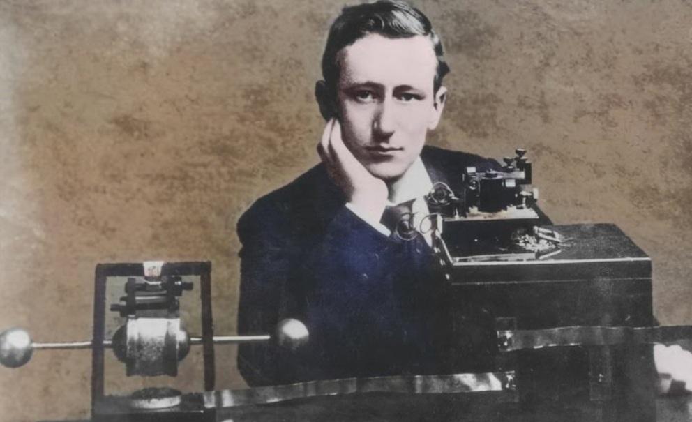 Il 2 luglio 1897 Marconi brevetta la radio: lo strumento che ha avvicinato i popoli Il 2 luglio 1897 Marconi brevetta la radio: lo strumento che ha avvicinato i popoli