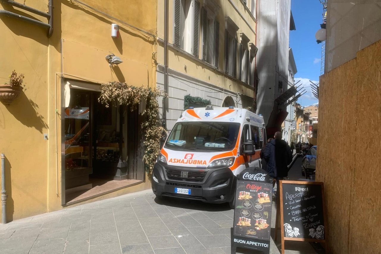 Donna trovata morta in casa Spoleto, ipotesi femminicidio