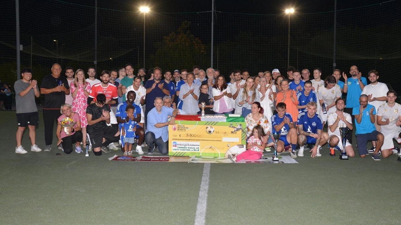 Foto ricordo per i giocatori che hanno disputato la finale