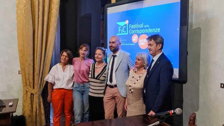 La presentazione del “Festival delle Corrispondenze“ a Monte del Lago dal 4 all’8 settembre con anteprima a Villa del Colle del Cardinale il primo settembre La presentazione del “Festival delle Corrispondenze“ a Monte del Lago dal 4 all’8 settembre con anteprima a Villa del Colle del Cardinale il primo settembre