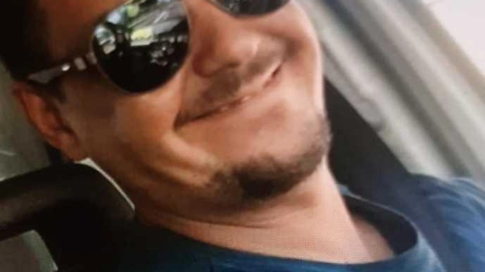 Marco Ricci, l’operaio di 39 anni dipendente di una carpenteria metallica di Sansepolcro morto venerdì 4 ottobre scorso a Genova mentre lavorava nell’area del Parco del Memoriale del Ponte Morandi Marco Ricci, l’operaio di 39 anni dipendente di una carpenteria metallica di Sansepolcro morto venerdì 4 ottobre scorso a Genova mentre lavorava nell’area del Parco del Memoriale del Ponte Morandi