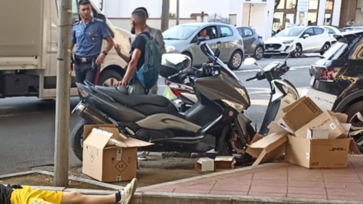 Alta tensione in via Toniolo. Negoziante aggredito e minacciato da 2 giovani