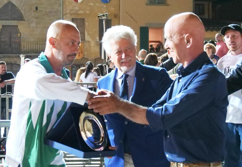 https://www.lanazione.it/image-service/view/acePublic/alias/contentid/YzM5NDk4OTktZDlmNy00/0/la-prova-e-biancoverde-santandrea-festeggia-ma-ha-il-dilemma-cavallo.jpeg
