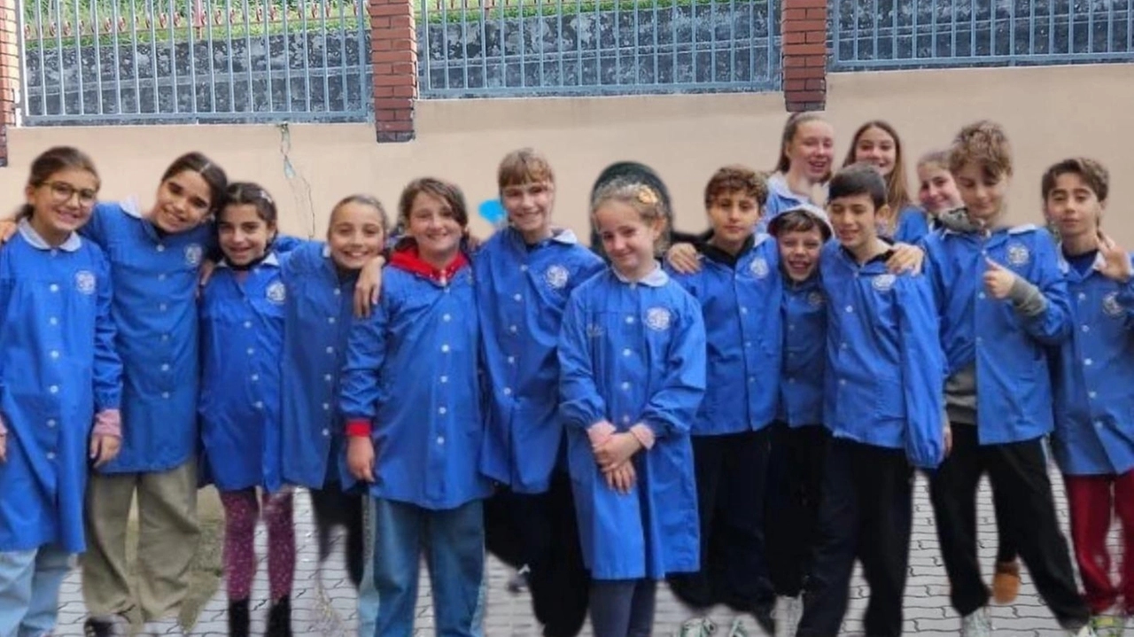 I bambini della classe V della scuola elementare ’Le grazie’ di Massa