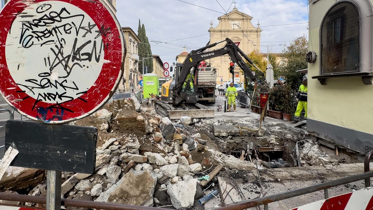 Il nuovo cantiere spuntato all’angolo tra piazza San Marco e via Cavour Il nuovo cantiere spuntato all’angolo tra piazza San Marco e via Cavour