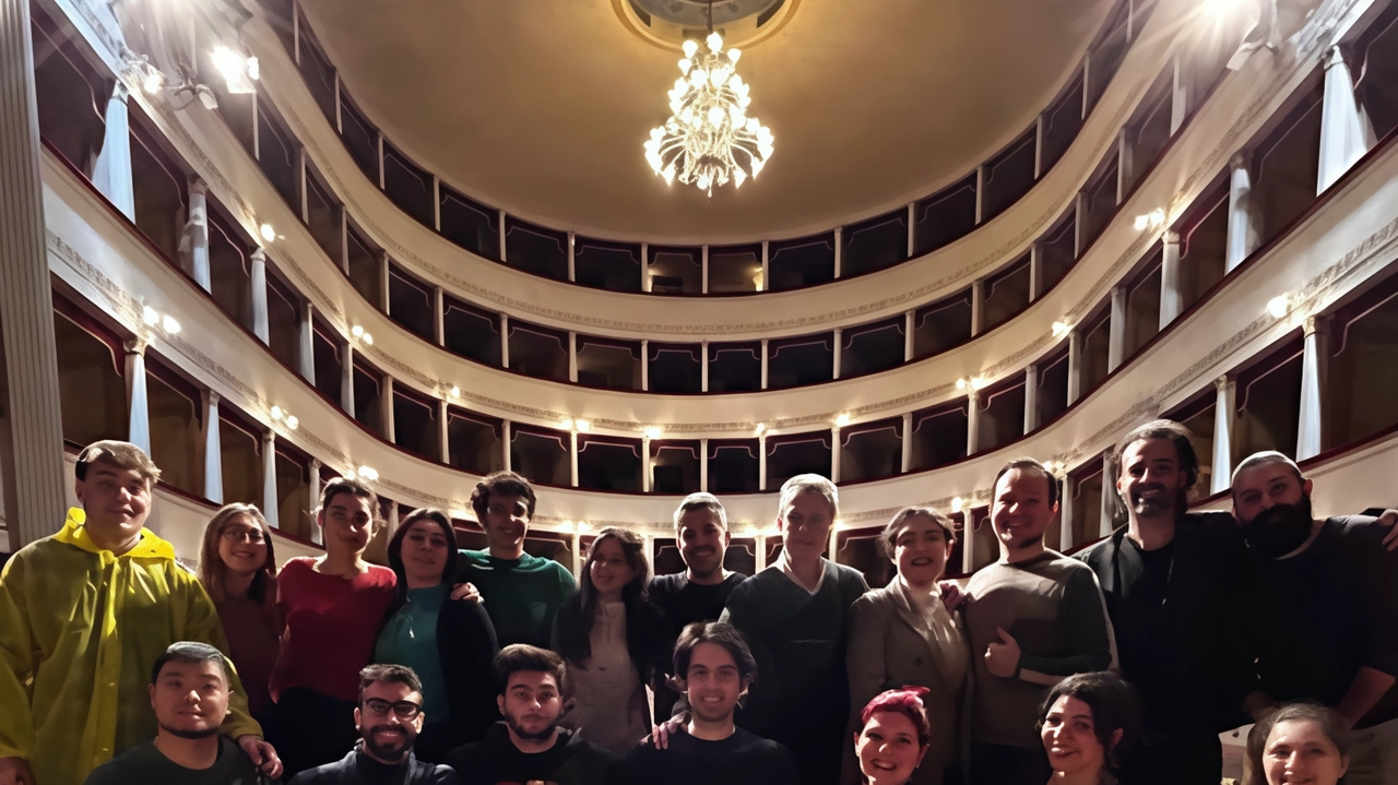 In foto il cast dello spettacolo In foto il cast dello spettacolo