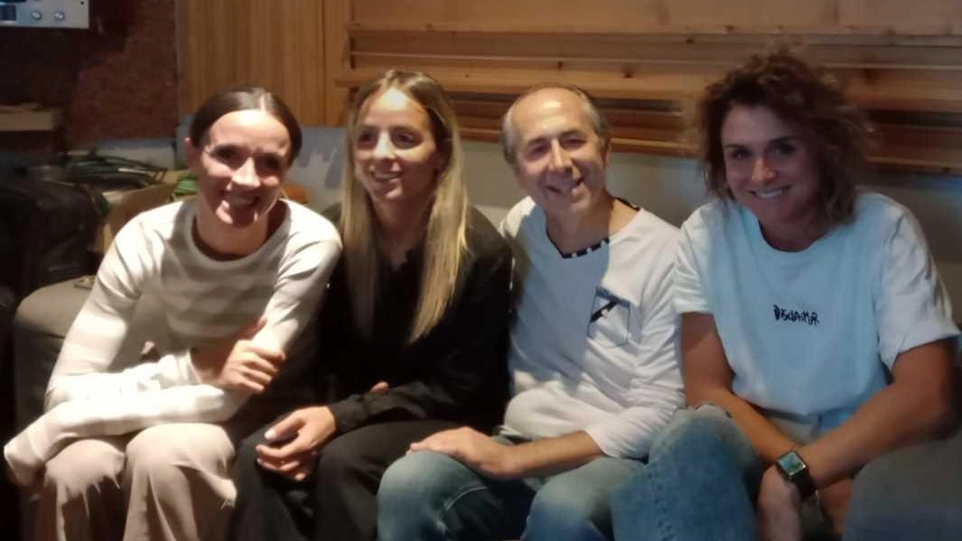 Uscito sulle piattaforme il singolo ‘Calci a un pallone’ di Alberto, produttore e cantautore carrarese: il ricavato della canzone sarà devoluto per aiutare i piccoli abusati e abbandonati dello Sri Lanka. Uscito sulle piattaforme il singolo ‘Calci a un pallone’ di Alberto, produttore e cantautore carrarese: il ricavato della canzone sarà devoluto per aiutare i piccoli abusati e abbandonati dello Sri Lanka.