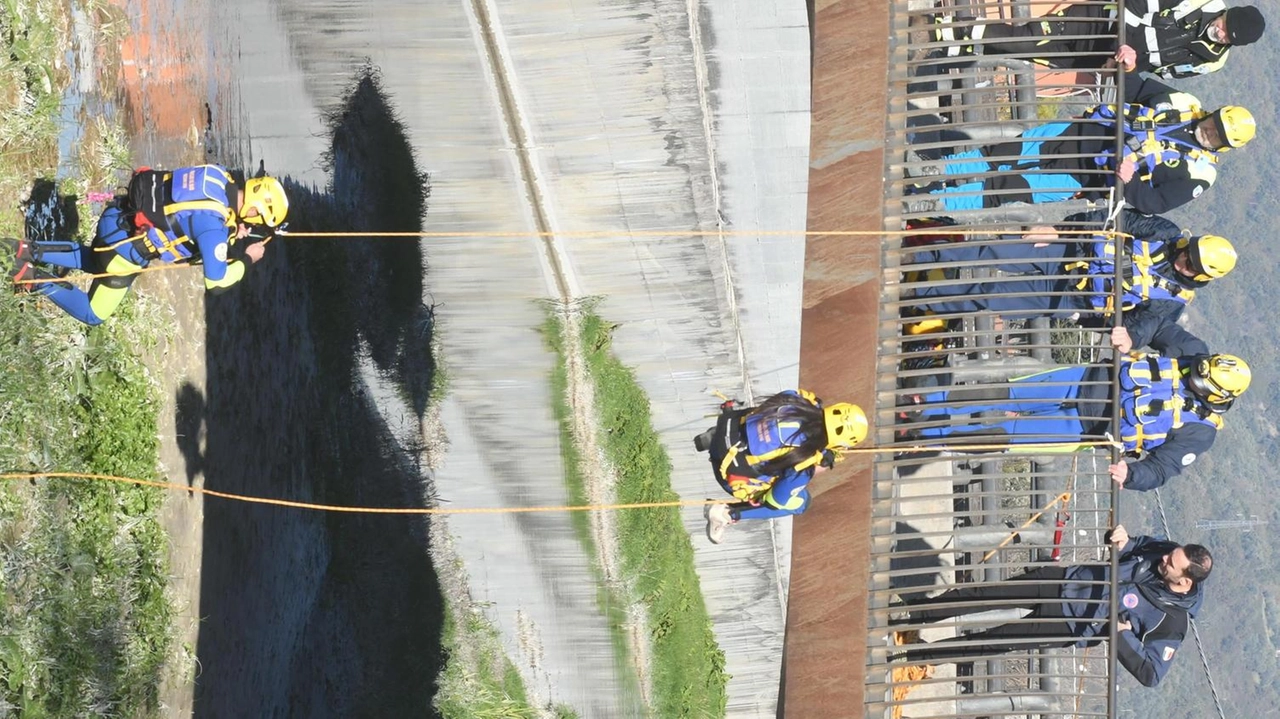 Un’esercitazione sul Carrione degli uomini della Protezione civile (foto di repertorio) Un’esercitazione sul Carrione degli uomini della Protezione civile (foto di repertorio)