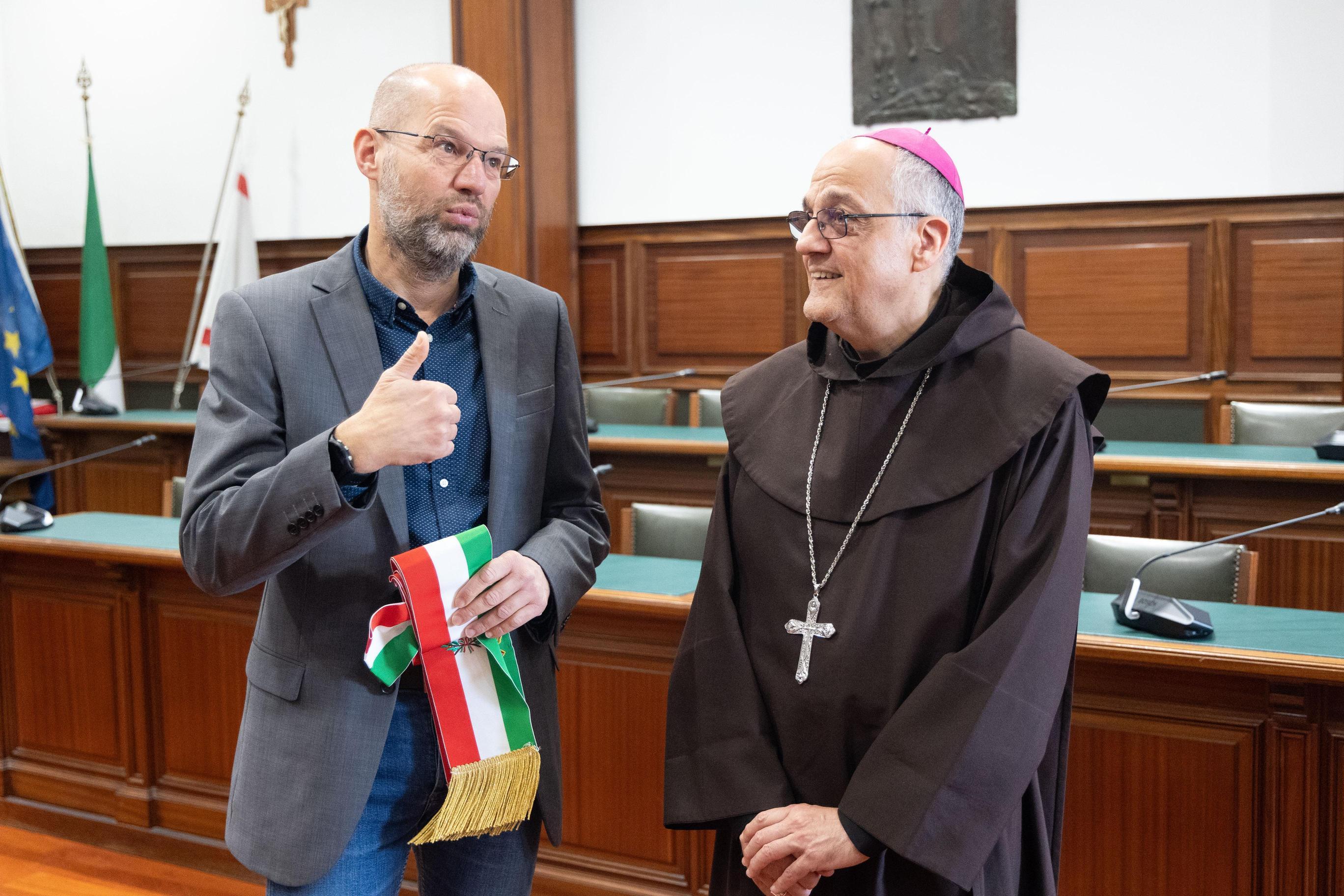l arcivescovo in cammino da cascina qui 27 chiese coesione e accoglienza da Lanazione.it l arcivescovo in cammino da cascina qui 27 chiese coesione e accoglienza