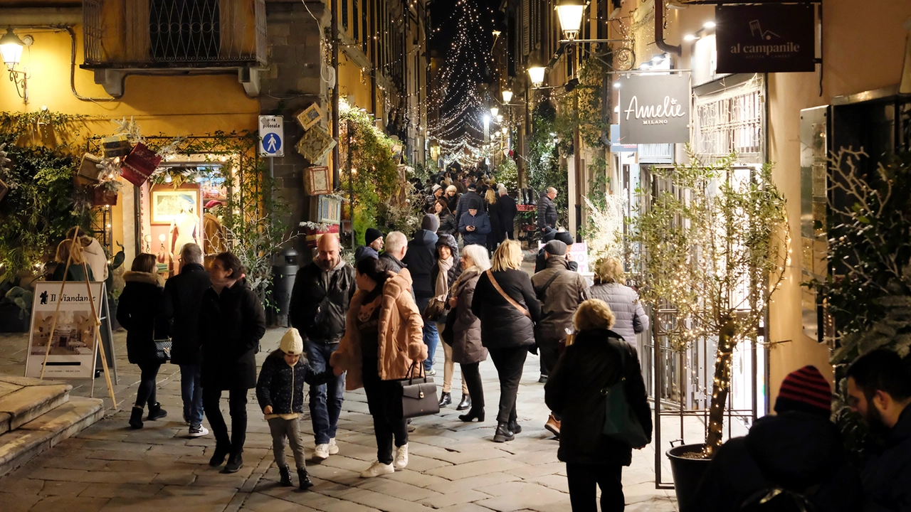 Il centro storico di Sarzana soffre da tempo di un problema legato alla mancanta disponibilità di locali da affittare ad aziende vocate alle attività commerciali e artigianali. Il fondo previsto dal bilancio 2025 potrebbe rappresentare uno strumento di sostegno alla locazione Il centro storico di Sarzana soffre da tempo di un problema legato alla mancanta disponibilità di locali da affittare ad aziende vocate alle attività commerciali e artigianali. Il fondo previsto dal bilancio 2025 potrebbe rappresentare uno strumento di sostegno alla locazione