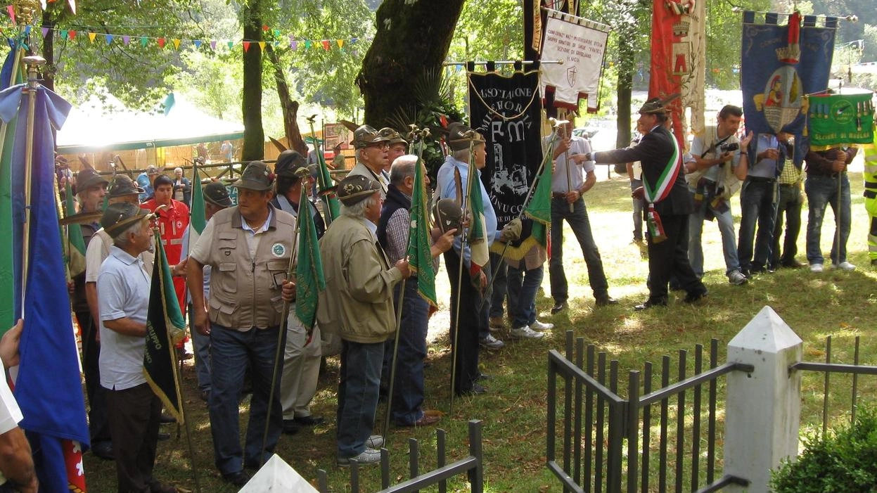 Un’immagine del precedente raduno sezionale degli alpini tenutosi in Garfagnana, il 25 agosto del. 2013 Un’immagine del precedente raduno sezionale degli alpini tenutosi in Garfagnana, il 25 agosto del. 2013