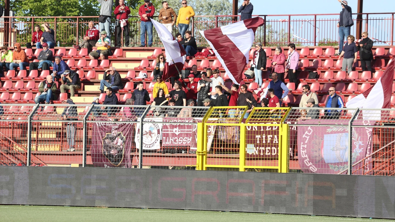 Gabriele Perretta guida il Pontedera ai play off con un gol spettacolare contro il Rimini