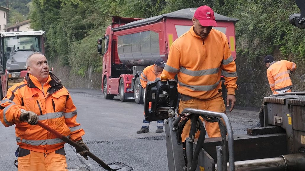 Manutenzione stradale, in via di conclusione i lavori nelle principali vie cittadine. Il pacchetto, costato circa mezzo milione di... Manutenzione stradale, in via di conclusione i lavori nelle principali vie cittadine. Il pacchetto, costato circa mezzo milione di...