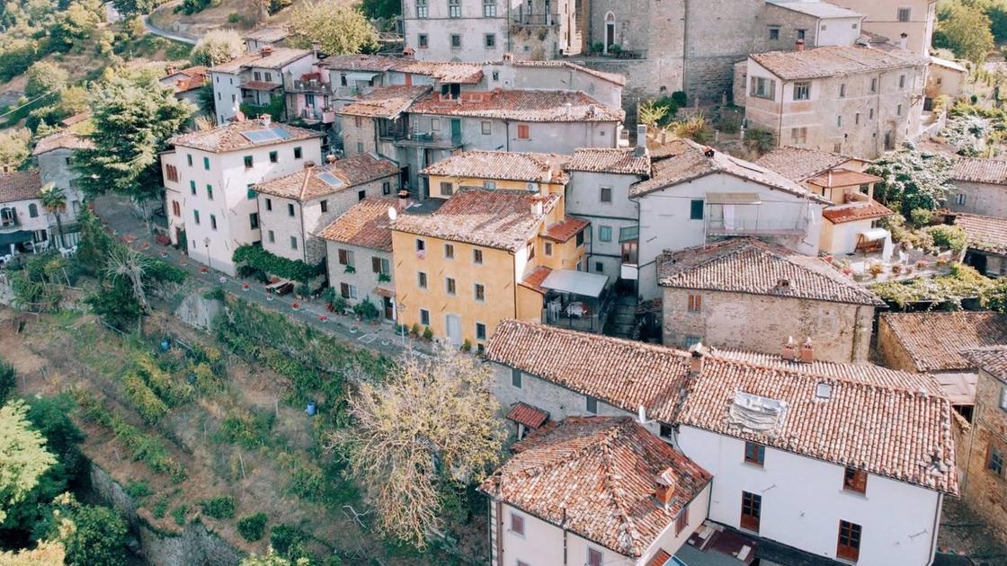 https://www.lanazione.it/image-service/view/acePublic/alias/contentid/YzNiMmMxZDItZmEzZS00/0/clero-e-resistenza-via-alla-mostra-a-sillico.jpeg?f=16:9&w=1200&h=630
