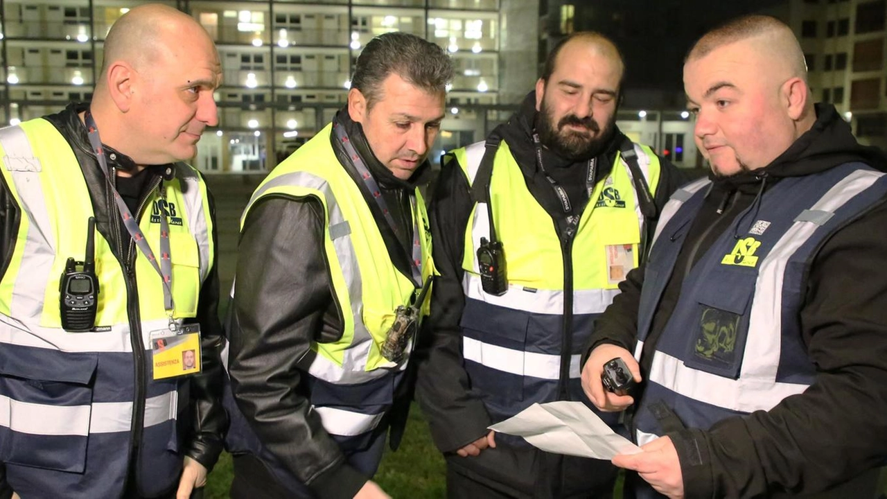 Un gruppo di steward “assoldati“ lo scorso anno dal Comune per controllare le aree calde della città Un gruppo di steward “assoldati“ lo scorso anno dal Comune per controllare le aree calde della città