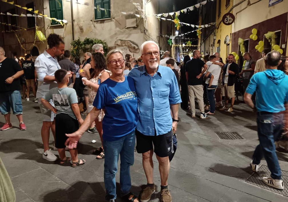 https://www.lanazione.it/image-service/view/acePublic/alias/contentid/YzNjNzlkODktNTE5ZC00/0/folla-alla-luminaria-di-borgo-del-ponte.jpeg