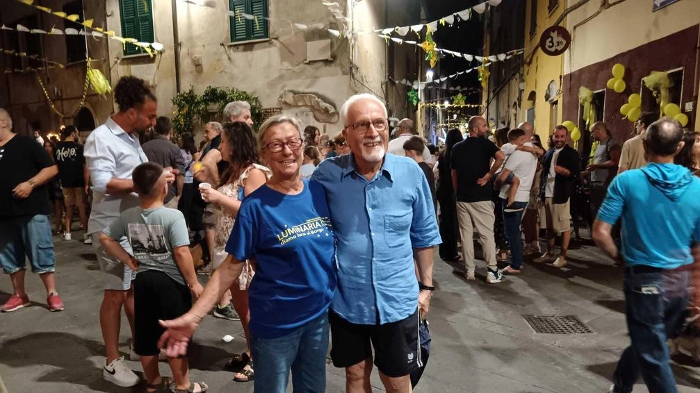Ghirlande e profumo di limoni, banchetti, punti di accoglienza, esposizioni di quadri, ceramiche e oggettistica antica, hanno conferito al Borgo... Ghirlande e profumo di limoni, banchetti, punti di accoglienza, esposizioni di quadri, ceramiche e oggettistica antica, hanno conferito al Borgo...