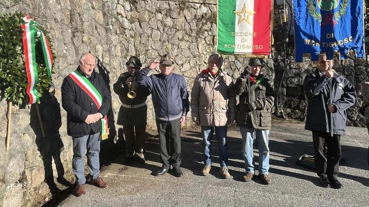 La commemorazione delle vittime del bombardamento del ’44 a Montignoso La commemorazione delle vittime del bombardamento del ’44 a Montignoso