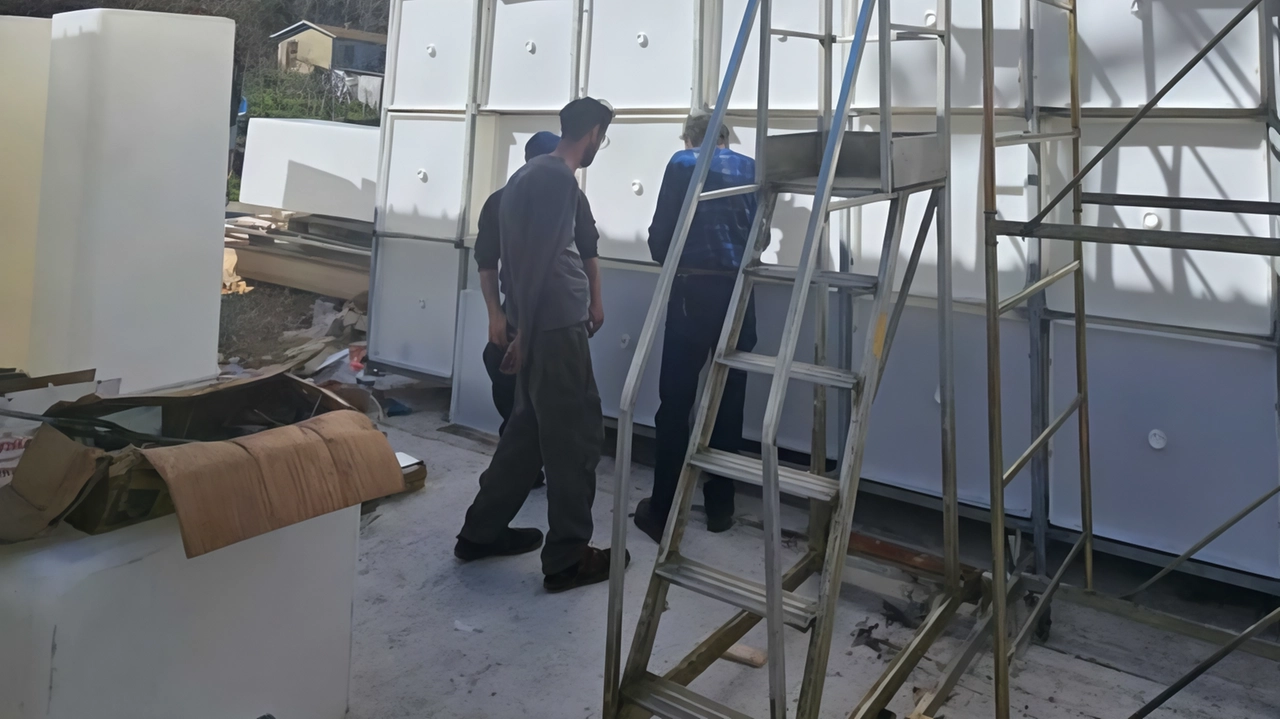 E’ prossima la conclusione dei lavori per la realizzazione del cimitero di Bibola-Vecchietto nonostante tre mesi di pioggia che... E’ prossima la conclusione dei lavori per la realizzazione del cimitero di Bibola-Vecchietto nonostante tre mesi di pioggia che...