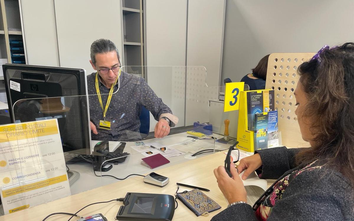 Assegno di inclusione, disagi per i beneficiari: accrediti bloccati senza la nuova carta