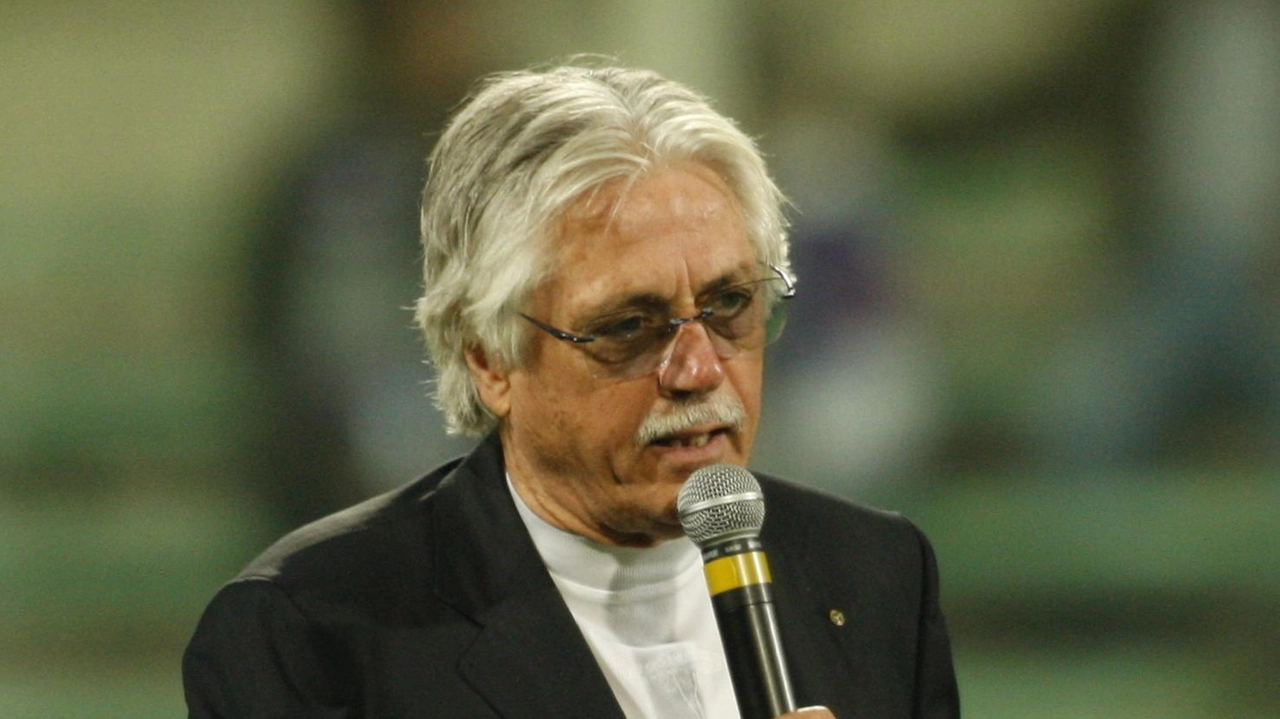 Aldo Agroppi si è spento a 80 anni: è stato calciatore, allenatore e opinionista tv Aldo Agroppi si è spento a 80 anni: è stato calciatore, allenatore e opinionista tv