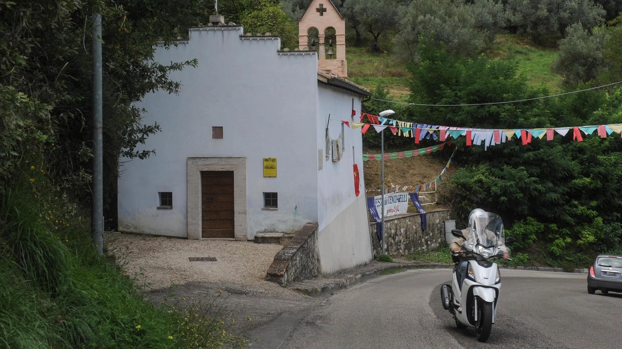 A Perugia si celebra la festa della Madonna dei Cenciarelli, antico rito di devozione popolare. La chiesetta campestre del 1700 si apre una volta l'anno per le preghiere e le messe in onore della Vergine. La tradizione dei "cenciarelli" come rimedio taumaturgico continua a essere rispettata e vissuta con affetto dai fedeli. A Perugia si celebra la festa della Madonna dei Cenciarelli, antico rito di devozione popolare. La chiesetta campestre del 1700 si apre una volta l'anno per le preghiere e le messe in onore della Vergine. La tradizione dei "cenciarelli" come rimedio taumaturgico continua a essere rispettata e vissuta con affetto dai fedeli.