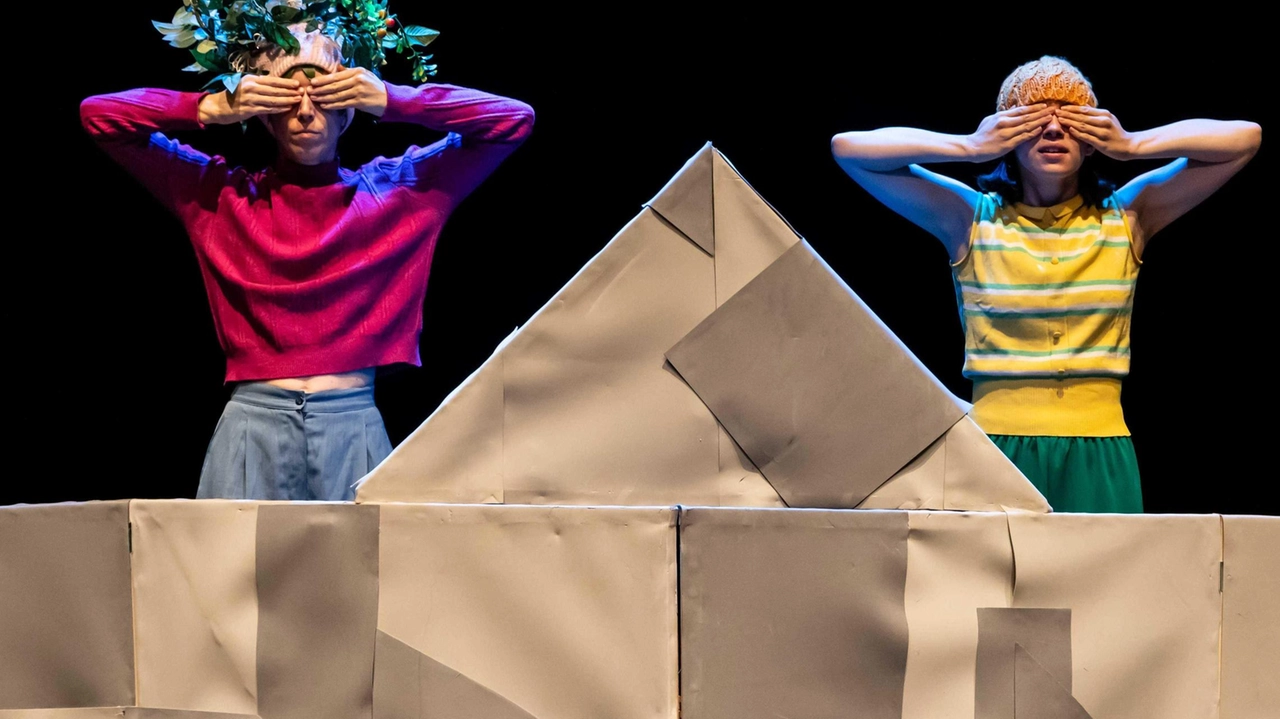 Una scena di «DT,cosa hai in testa?» vincitore del Premio Scenario Infanzia 2024. Fa parte dei 18 spettacoli nel cartellone di Met Ragazzi 2024-25 Una scena di «DT,cosa hai in testa?» vincitore del Premio Scenario Infanzia 2024. Fa parte dei 18 spettacoli nel cartellone di Met Ragazzi 2024-25