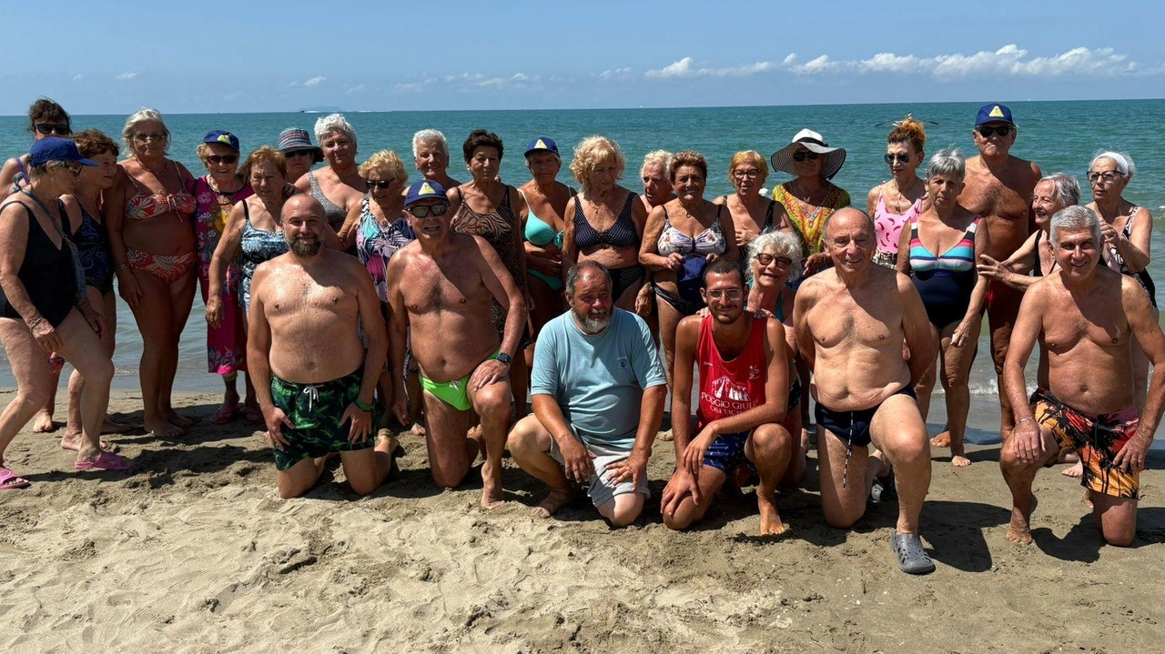 SAN ROMANO Le persone "diversamente giovani" al mare con la Misericordia i martedì e giovedì di giugno e luglio. Già sperimentano... SAN ROMANO Le persone "diversamente giovani" al mare con la Misericordia i martedì e giovedì di giugno e luglio. Già sperimentano...