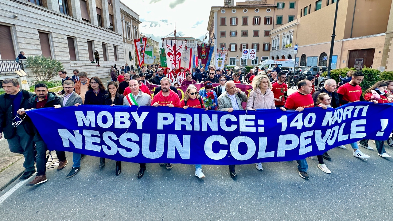 Una manifestazione per le vittime del Moby Prince Una manifestazione per le vittime del Moby Prince