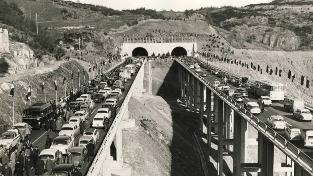 Autostrada del Sole (foto Ansa) Autostrada del Sole (foto Ansa)