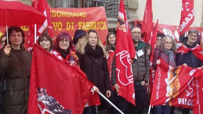 Il presidio dei lavoratori Pam Panorama di martedì scorso in piazza Duomo a Firenze