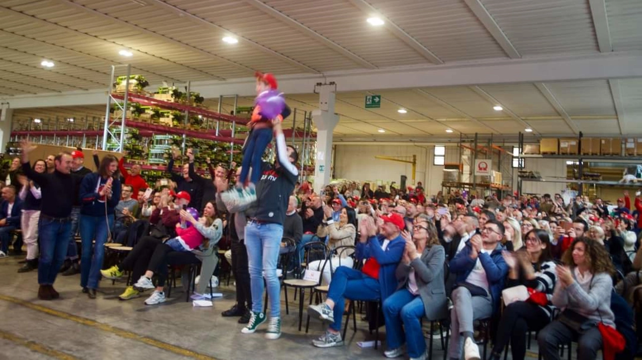 Alcune immagini della festa in azienda ieri con oltre 400 persone Alcune immagini della festa in azienda ieri con oltre 400 persone