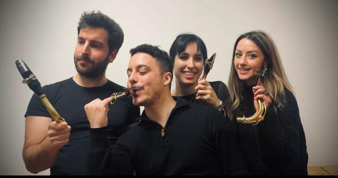 https://www.lanazione.it/image-service/view/acePublic/alias/contentid/YzQ2OGYwOGItZmRmMy00/0/musicisti.jpeg