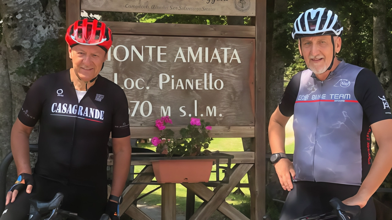 Maurizio Benucci (a sinistra) insieme ad Andrea Santi sul Monte Amiata