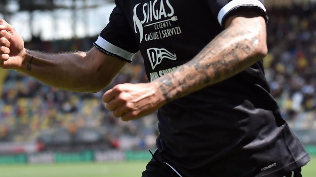 Con gli arrivi degli attaccanti Vanja Vlahovic e Gabriele Artistico, salgono a 34 i giocatori sotto contratto con lo Spezia.... Con gli arrivi degli attaccanti Vanja Vlahovic e Gabriele Artistico, salgono a 34 i giocatori sotto contratto con lo Spezia....