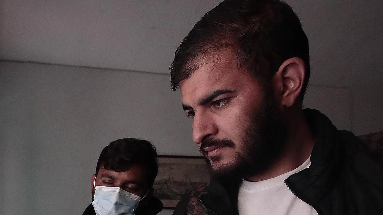 Il nostro viaggio tra i giovani afgani e pakistani, c’è anche chi parla inglese "I miei sanno che vivo in hotel, sarebbe un fallimento ammettere le difficoltà". Il nostro viaggio tra i giovani afgani e pakistani, c’è anche chi parla inglese "I miei sanno che vivo in hotel, sarebbe un fallimento ammettere le difficoltà".